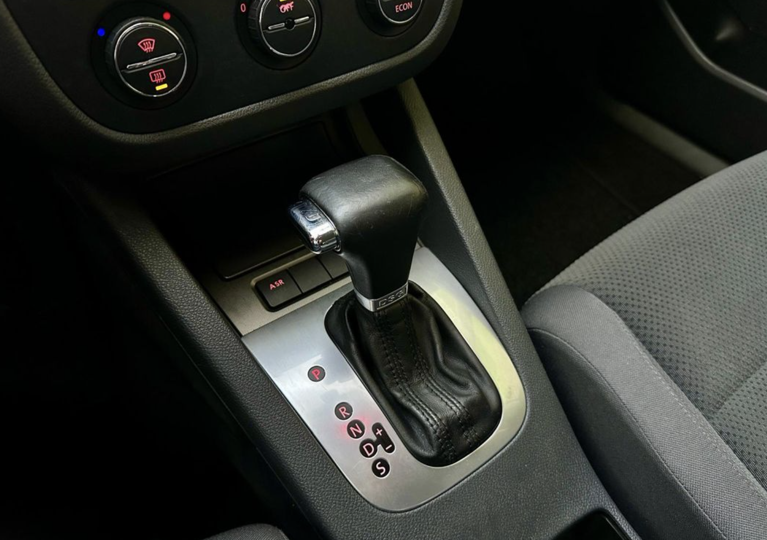 Volkswagen
 GOLF V TDI - Image 5