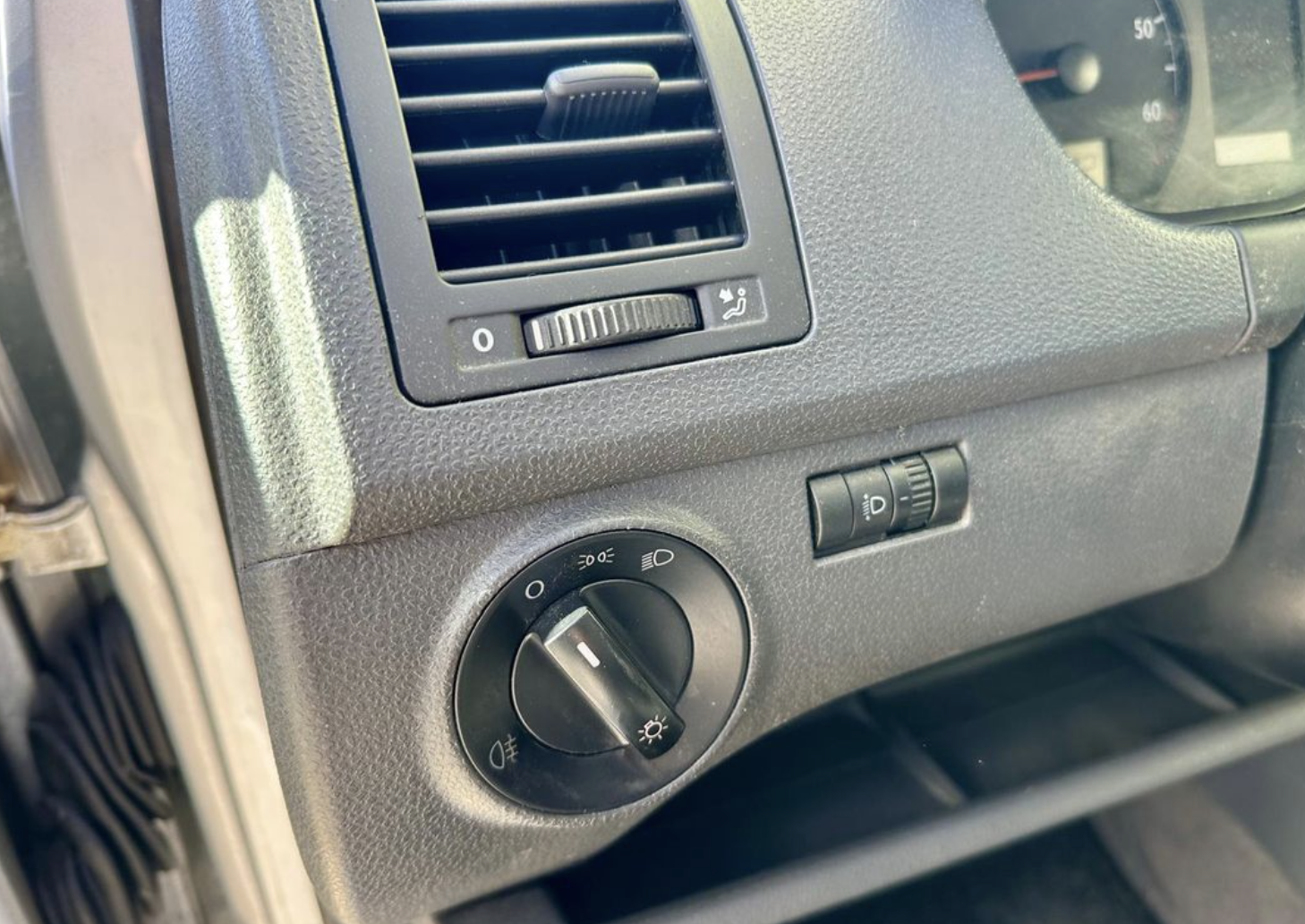 VOLKSWAGEN POLO IV (2) 1.4 16S 75 TREND PACK BVA 3P - Image 5