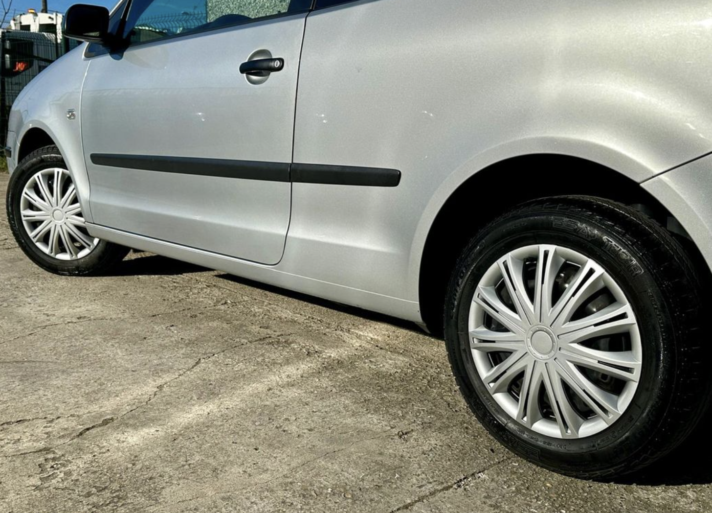 VOLKSWAGEN POLO IV (2) 1.4 16S 75 TREND PACK BVA 3P - Image 9