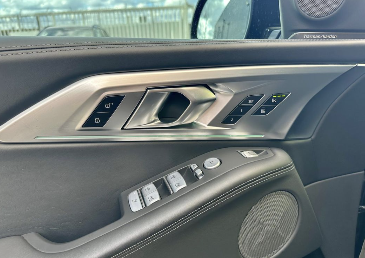 BMW XM (G09) V8 4.4 V8 653 TURBO ACTIVE HYBRID XDRIVE- - Image 4